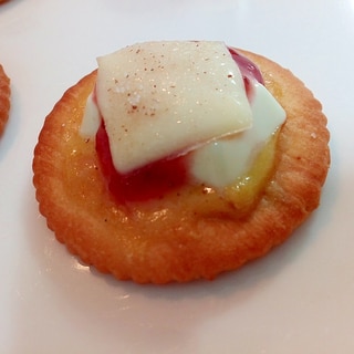 カスタードとホワイトチョコと苺ジャムの焼きリッツ